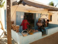 boutique dans les rues de Saly Niakh Niakhal (Sénégal)