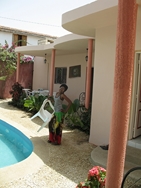 la pisine et le jardin de la villa Ker Tukki (Sénégal)